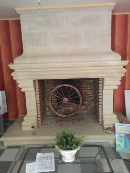Cheminée en pierre du Quercy — Eusebio Pinto, tailleur de pierre dans le Lot