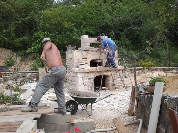 Cheminée en pierre du Quercy — Eusebio Pinto, tailleur de pierre dans le Lot