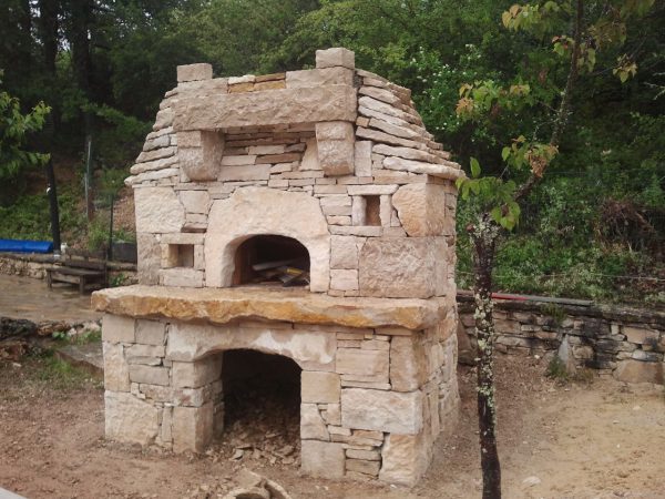 Cheminée en pierre du Quercy — Eusebio Pinto, tailleur de pierre dans le Lot