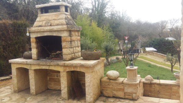 Cheminée en pierre du Quercy — Eusebio Pinto, tailleur de pierre dans le Lot