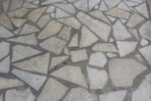 Dessus de murs en pierre du Quercy — Eusebio Pinto, tailleur de pierre dans le Lot