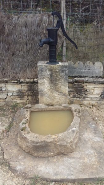 Fontaines en pierre du Quercy — Eusebio Pinto, tailleur de pierre dans le Lot
