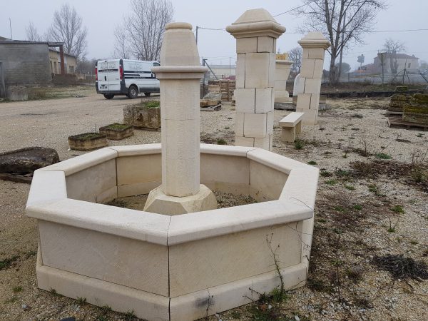 Fontaines en pierre du Quercy — Eusebio Pinto, tailleur de pierre dans le Lot