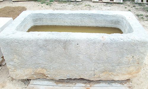 Fontaines en pierre du Quercy — Eusebio Pinto, tailleur de pierre dans le Lot