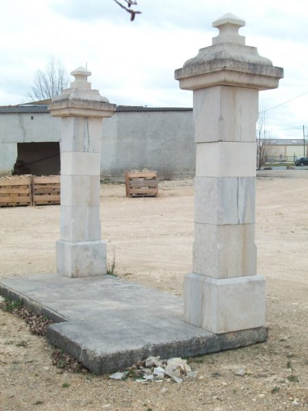 Piliers de portail en pierre du Quercy — Eusebio Pinto, tailleur de pierre dans le Lot